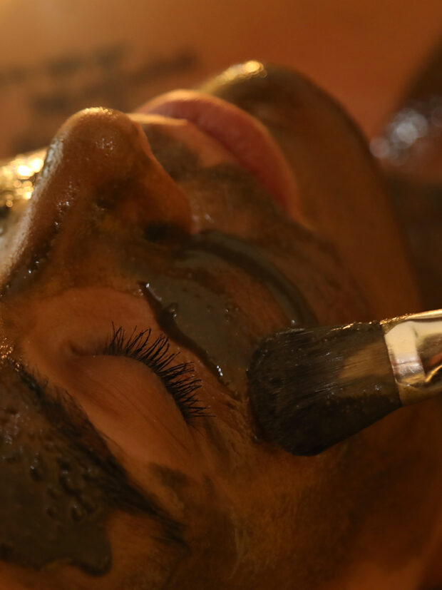 Thalasso lifting facial woman