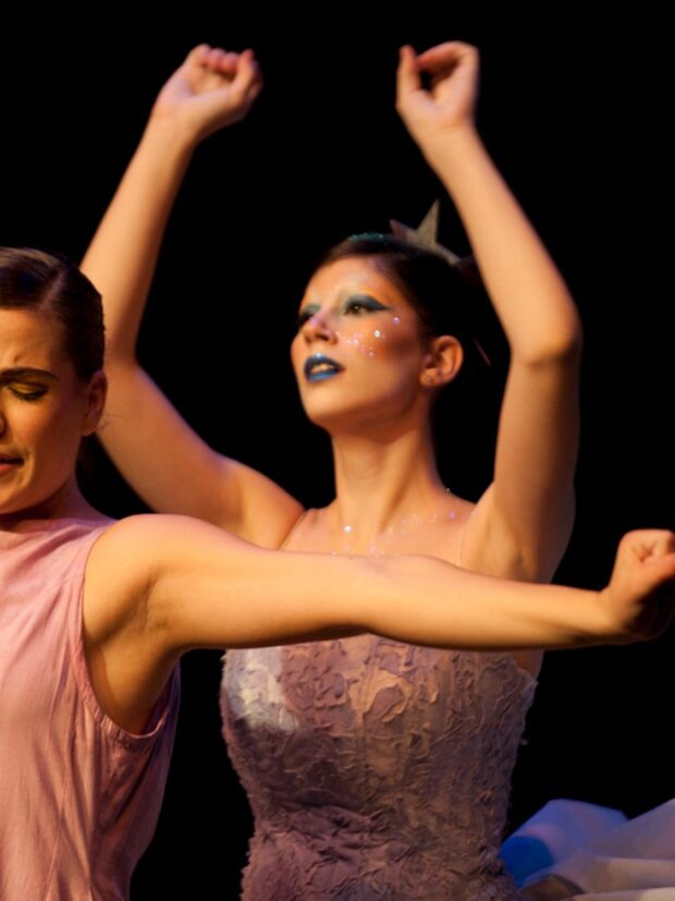 r LA NIT DE LES NINES